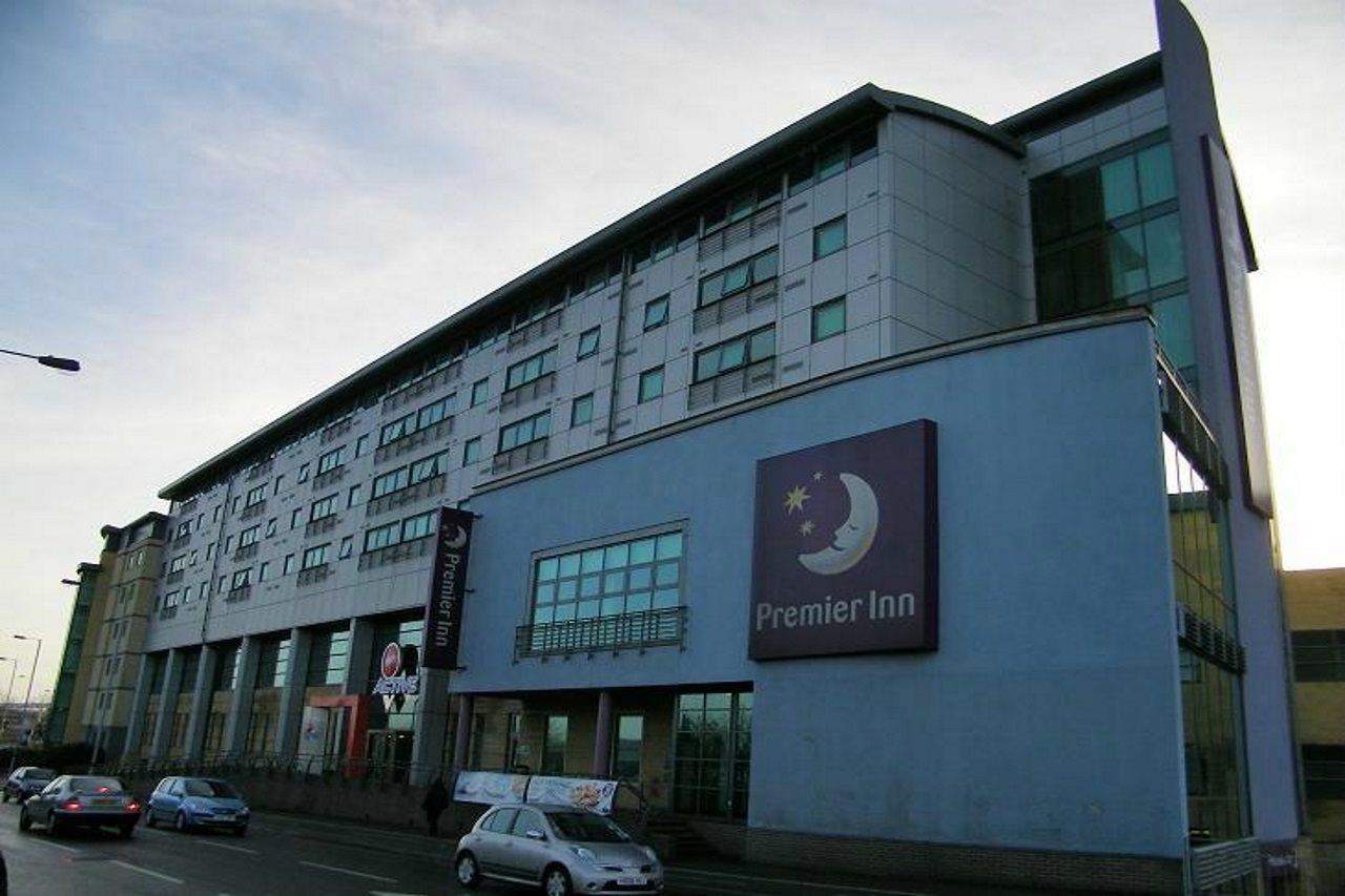 Premier Inn London Wimbledon South Exterior foto